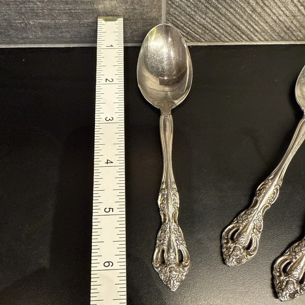 Oneida MICHELANGELO Stainless Flatware Heirloom‎ Set of 4 Place Oval Soup Spoons